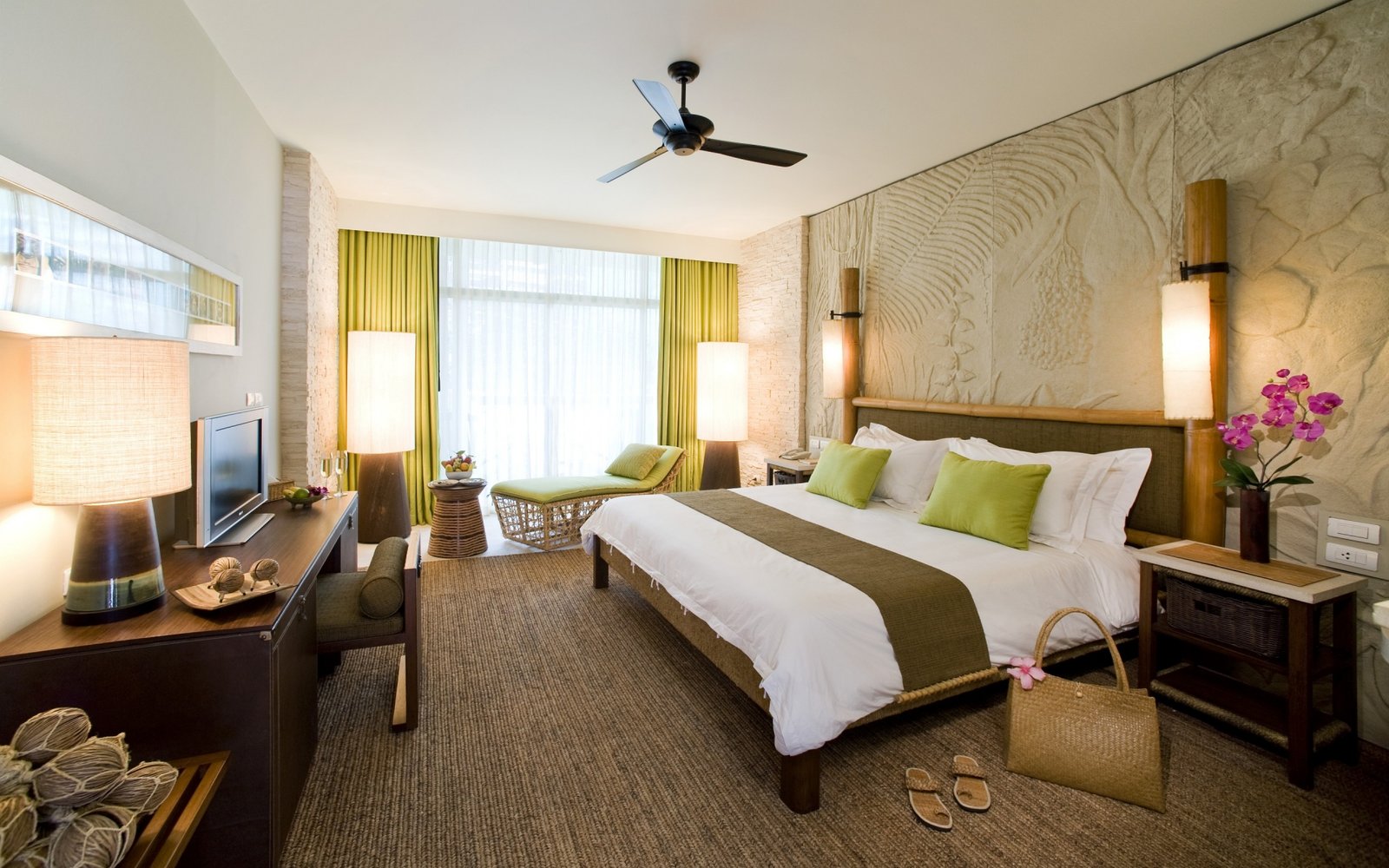 Hotel RS Inn interior and guest accommodation